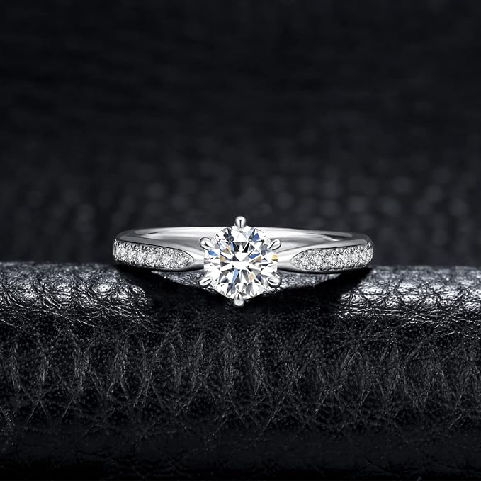JewelryPalace 0,5ct klasyczny pierścionek z pasjansem damski pozłacany 14-karatowym białym złotem z motywem moissanitu, symulowany diament pierścionki z bocznymi kamieniami, proste pierścionki - obrazek 3