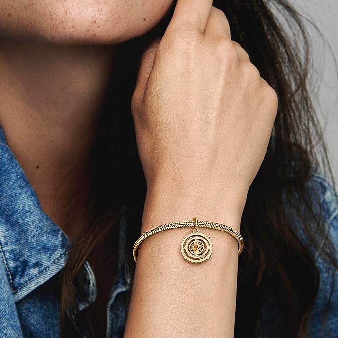 PANDORA X Game of Thrones Drehendes Astrolabe Charm-Anhänger aus Sterling Silber mit 14 Karat vergoldete Metalllegierung, Kompatibel Moments Armbändern, 762971C01 - obrazek 6
